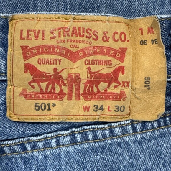 Levis 501 Jeans Mens 34x30 Blue Original Straight Fit Mid Rise Medium Wash Denim - Picture 4 of 11
